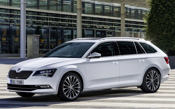 Škoda Superb se vyrábí od roku 2015 (3V)