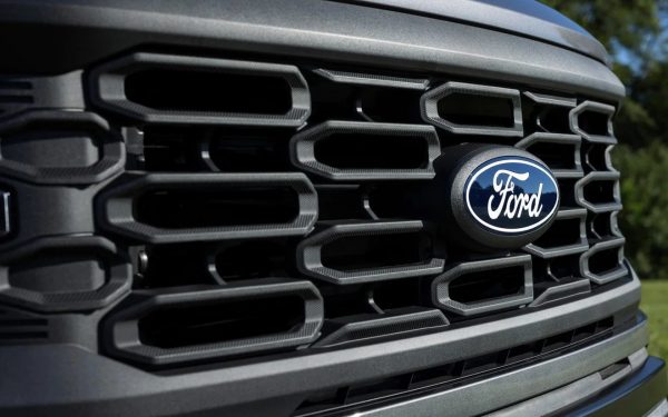 Ford představil nové logo