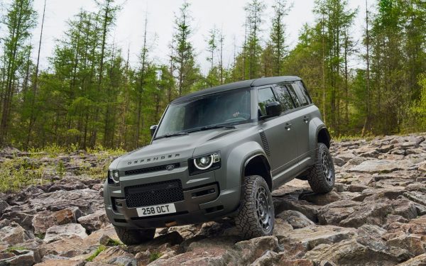 2025 Land Rover Defender OCTA je terénní vůz o výkonu 626 koní