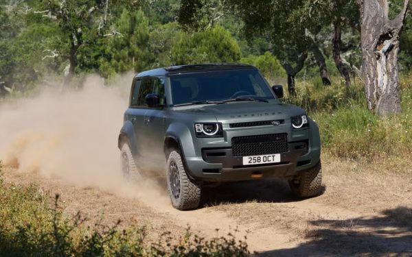 2025 Land Rover Defender OCTA je terénní vůz o výkonu 626 koní